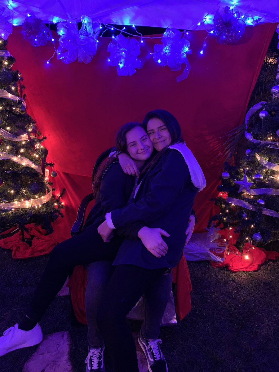 BatalieRose's tweet photo. #HappyHoligays from me and my boo❤️🎄 https://t.co/yU14fUFgOZ