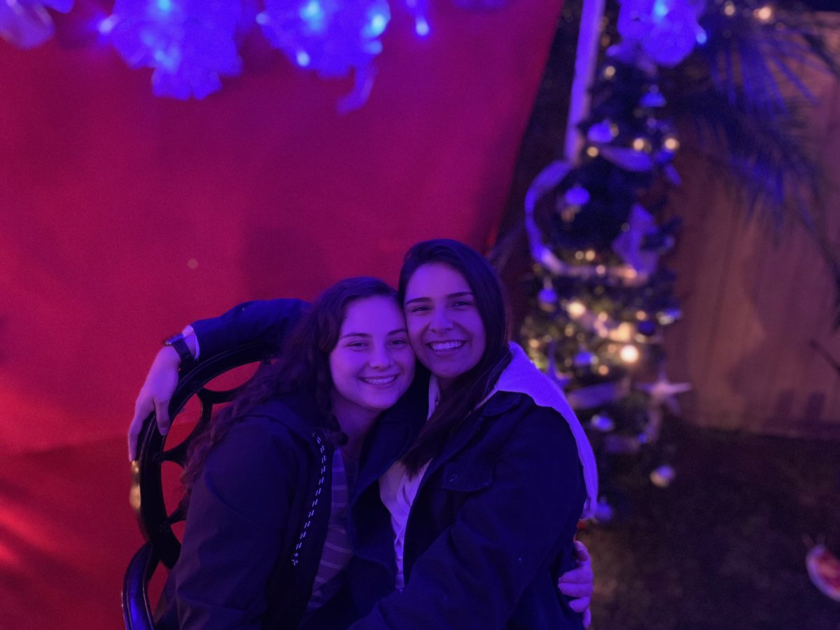 BatalieRose's tweet photo. #HappyHoligays from me and my boo❤️🎄 https://t.co/yU14fUFgOZ