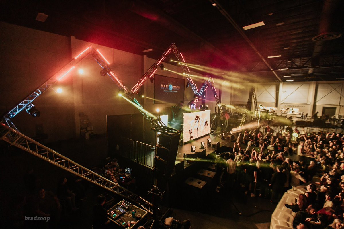 vcdparties's tweet photo. BALL DROP 2020
📍Mountain America Expo Center
Dec 31st // 8:00PM
- Year 3
- 4,000+ 👫
- DM us how to get in Free 😏
#UTAHBALLDROP #UTNY
Promo code: VIKOCJDANE for $5 off at https://t.co/ITa4reCPlp https://t.co/GunuymTSE8