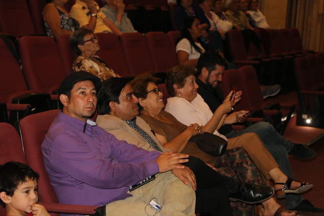 munisanjoaquin's tweet photo. Gracias a todos los vecinos que participaron en la Consulta Ciudadana!! 
En San Joaquín votaron 28.049 personas, priorizando grandes demandas sociales
El alcalde Sergio Echeverría destacó el momento y agradeció a vecinos y funcionarios
Conoce resultados en https://t.co/kWvOGzYEyK https://t.co/xTrbqQDEoC