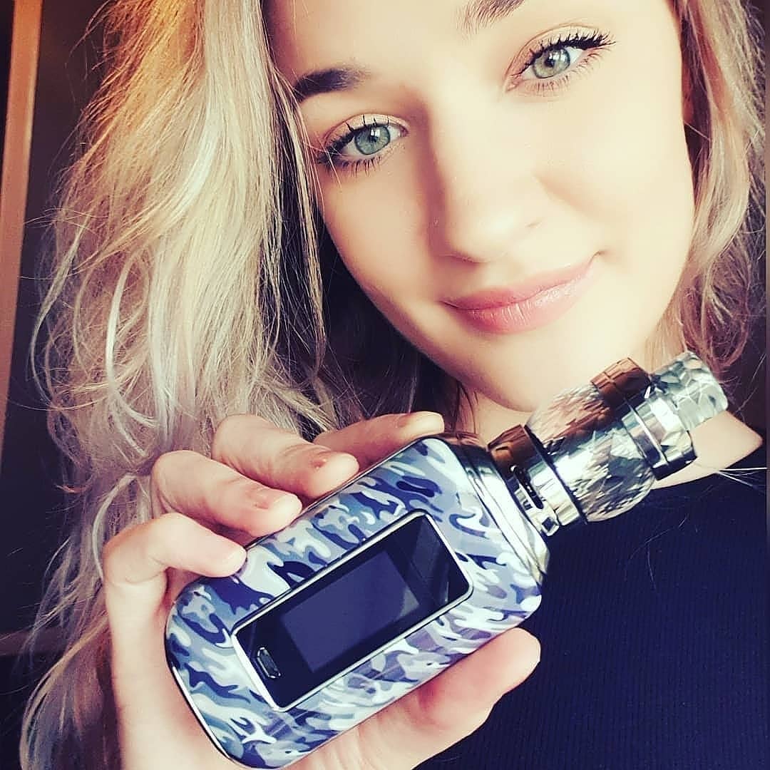 JapanAspire's tweet photo. 目の色と同じデバイスと一緒。
デバイス：Skystar+Odanタンク 😍
@shakka_vapes_hdne_vc/ 

#aspirejapan #vapejapan #電子タバコ #電子たばこ #ベイプ #爆煙 #アスパイア #vape #vapejapan #vapecommunity #japanesevapers #japanvape #aspirecigs #jpvape #vapejp #vapeporn #Skystar #Odantank https://t.co/4zRTa0Co6i