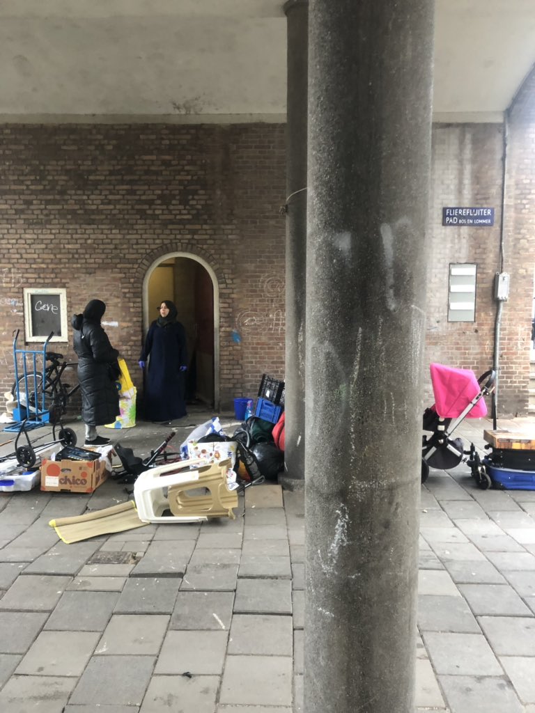 Vandaag wandeling, met Felix Rottenberg, door Kolenkitbuurt. Daarna voorvertoning van zijn nieuwe documentaire ‘Terug naar de Akbarstraat’. Roept de vragen over stedelijke vernieuwing op die gesteld moeten worden.