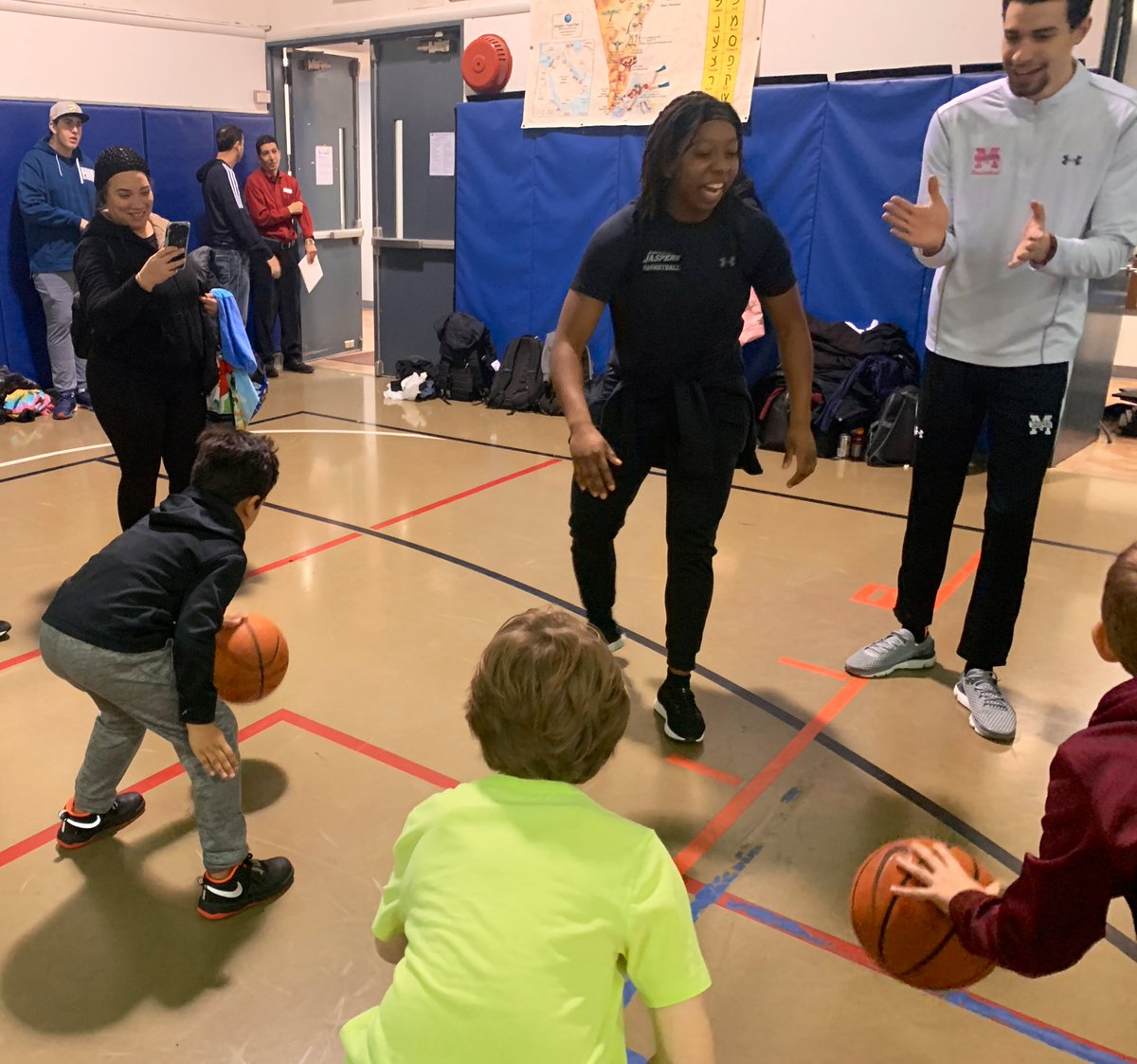 heathervulin's tweet photo. Our @Manhattan_WBB had so much fun working with @JaspersMBB and @steve_masiello hosting a free basketball clinic at  #YMHA!  #playGREEN https://t.co/2XILxuko7j