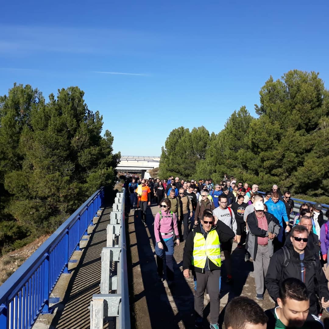 MarinaAragonesa's tweet photo. Las delegaciones aragonesas de la #RLNE y #RAECY hemos participado en la VII #AndadaPopular NO OS OLVIDAMOS en recuerdo de las 11 víctimas mortales del atentado terrorista de eta contra la casa cuartel de la Av. Cataluña de Zaragoza hace 32 años. https://t.co/X17Sj4fid4