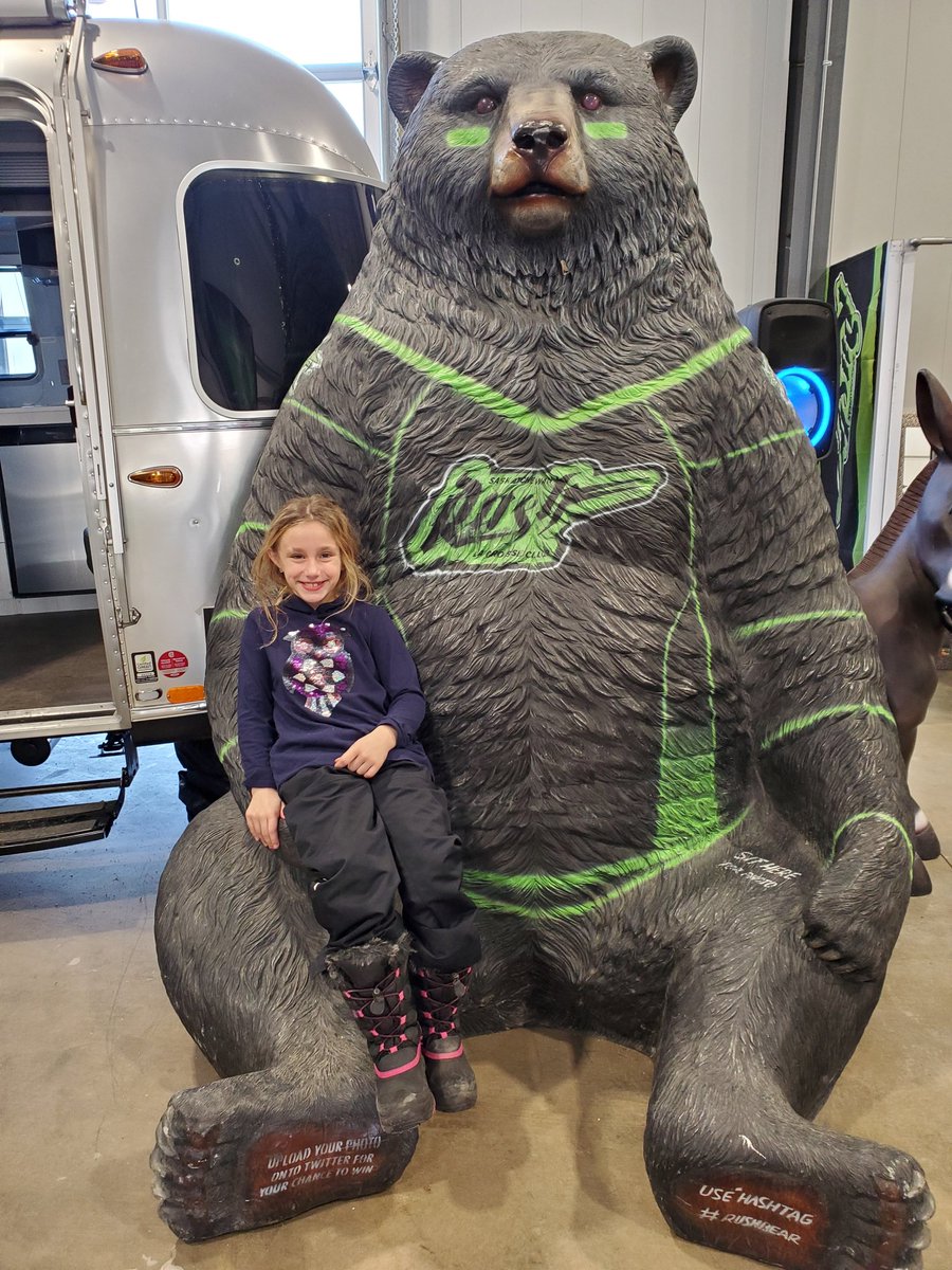 TamMWard's tweet photo. #rushbear hanging out at the Rush store! Pregame fun!! https://t.co/Sdp7Xs5Kiy