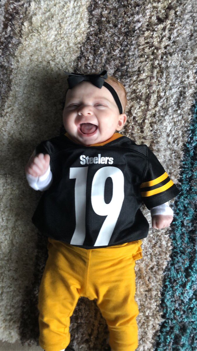 B_weezy_9o's tweet photo. Lil babe’s ready, but sure wishes you were playing tonight! 🖤💛@TeamJuJu 
@steelers @SteeIerNation 
#SteelerNation https://t.co/bd0WHZEtIw