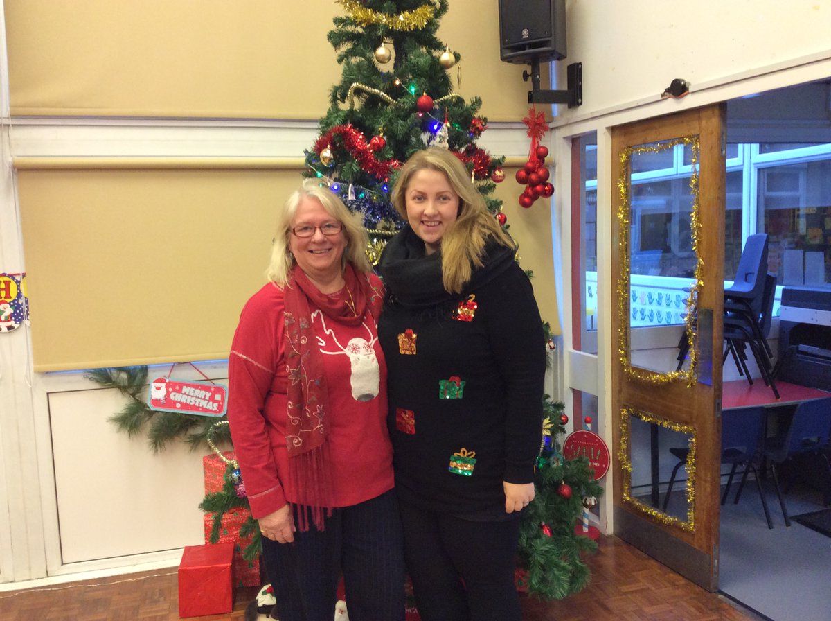 OakClassStBarts's tweet photo. Even the staff team got involved in...  #ChristmasJumperDay2019 #savethechildren @ClassPalm @AppleStBarts https://t.co/8MMc1lpUAV