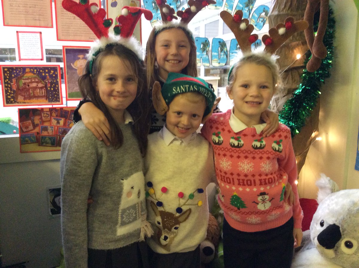 OakClassStBarts's tweet photo. We loved wearing our Christmas Jumpers in @ClassPalm on Friday! #savethechildren #ChristmasJumperDay2019 #ChristmasJumperDay https://t.co/sX72Dkfzj8