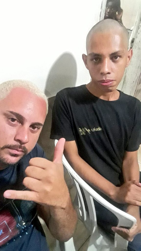 mexico_rd's tweet photo. Meu irmão gêmeo, meu pai comeu a mãe dele 🤪🍻 https://t.co/Xr8JRzPdu7