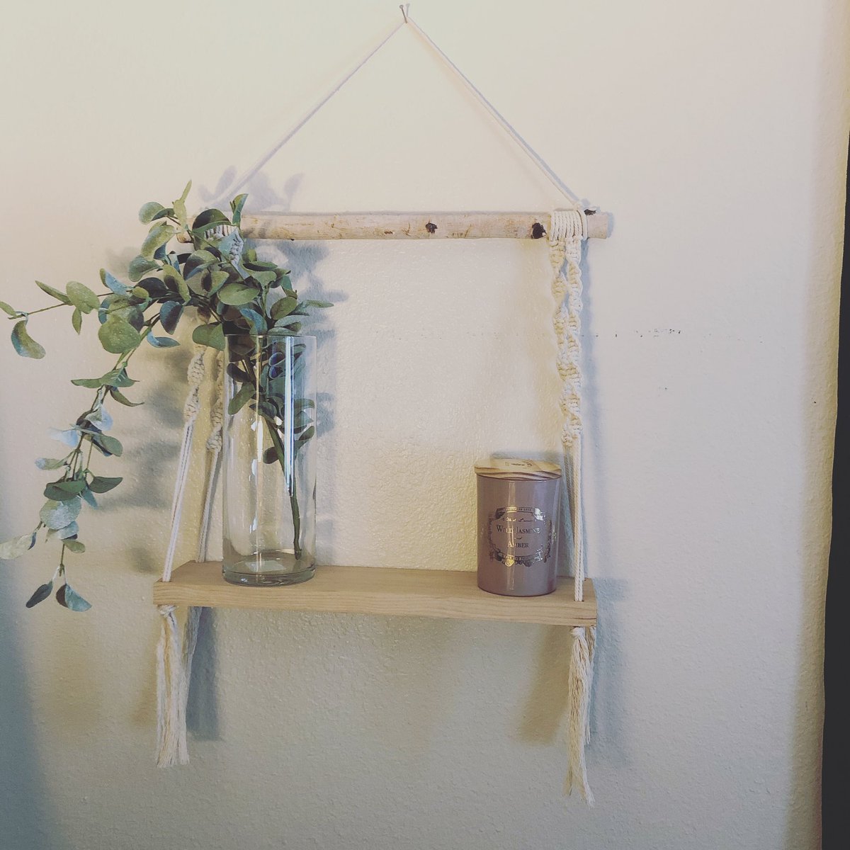brook54638955's tweet photo. Who loves macrame? I’m offering free shipping!!! Go grab one! https://t.co/urywF2Qcgz #etsy #macrame #giftsforher #gifts #christmas #shop #shelf #boho https://t.co/yBrkT7SQ9O