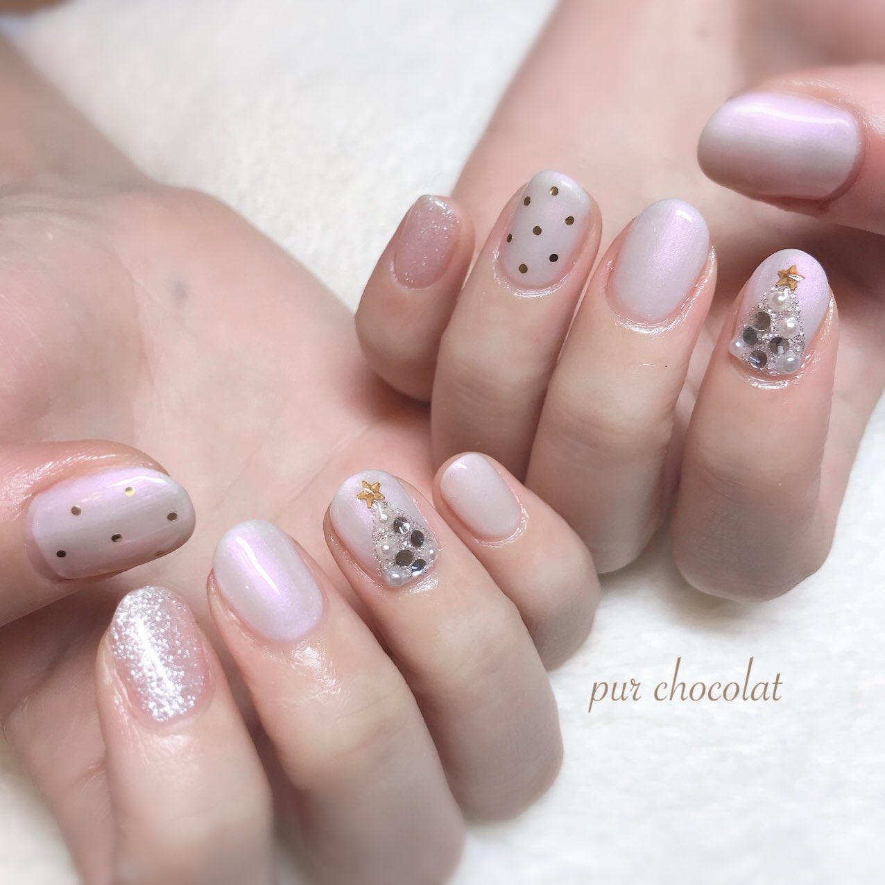 小平nail ピュールショコラ ホワイトクリスマスネイル 偏光パールカラーとクリスマスツリーがクリスマスをお上品に演出してくれています ๑ ๑ 小平 国分寺 恋ヶ窪 鷹の台 小平ネイル 国分寺ネイル 恋ヶ窪ネイル 鷹の台ネイル