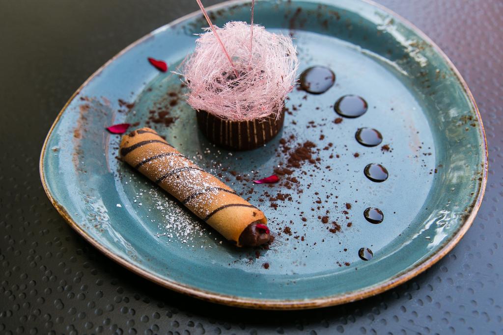 VentanaBigSur's tweet photo. It’s National Cupcake Day. But why limit yourself? #NationalCupcakeDay #VentanaBigSur #BigSur #BigSurCoast #CaliforniaCoast https://t.co/Qp3aa3HwJv