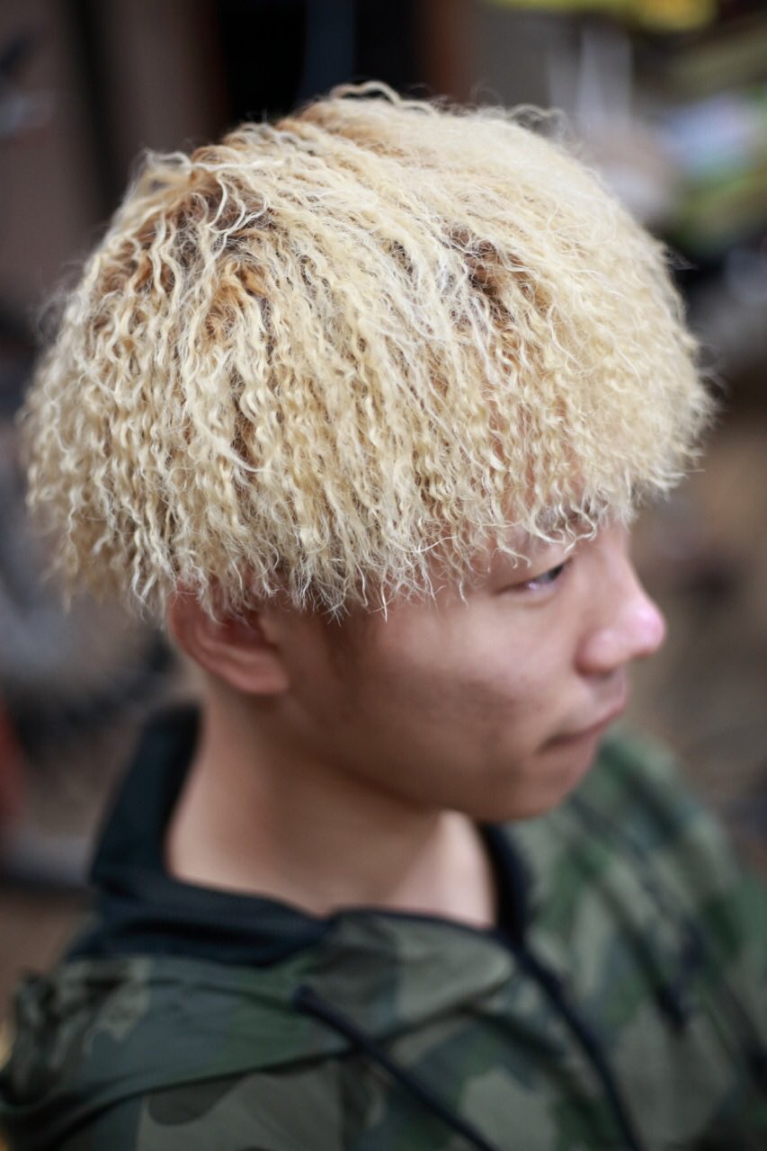 Twitter 上的 Loop ツイストマッシュ です スタイリングは簡単で ラクカッコイイ ヘアスタイル です チョイ強め メンズヘア メンズ美容室 マッシュ 束感マッシュ メンズ髪型 パーマ男子 刈り上げマッシュ メンズパーマ シークレットパーマ ツイスト