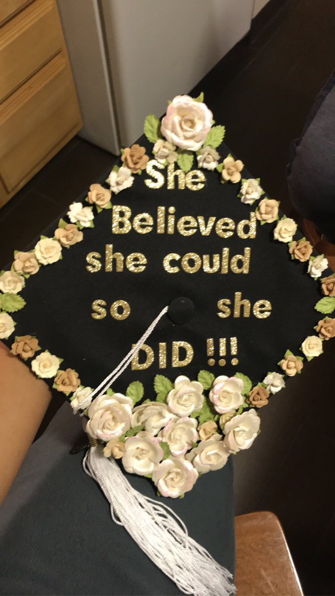 kayla_symone's tweet photo. 12:14 💛✨ #gradszn https://t.co/Y2qG6hbVkX