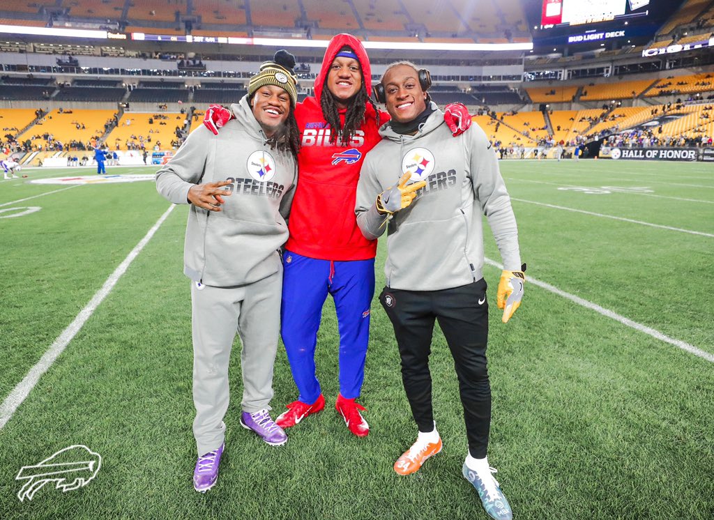 BuffaloBills's tweet image. Family Feud. 👊

#BUFvsPIT | #GoBills