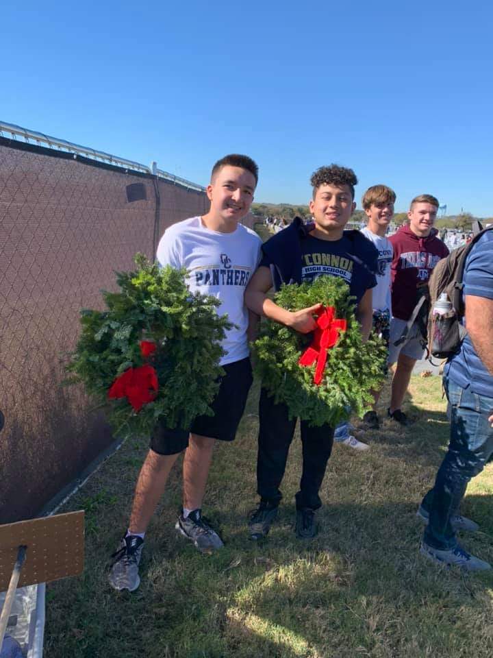 vikki_jennings's tweet photo. It was an honor participating in Wreaths Across America, and laying the remembrance wreath for O'Connor football player Joshua Biggles. ❤ #WAA #RemenberHonorTeach #RootEdOconnor #nisdlegends https://t.co/0PKo5c0Due