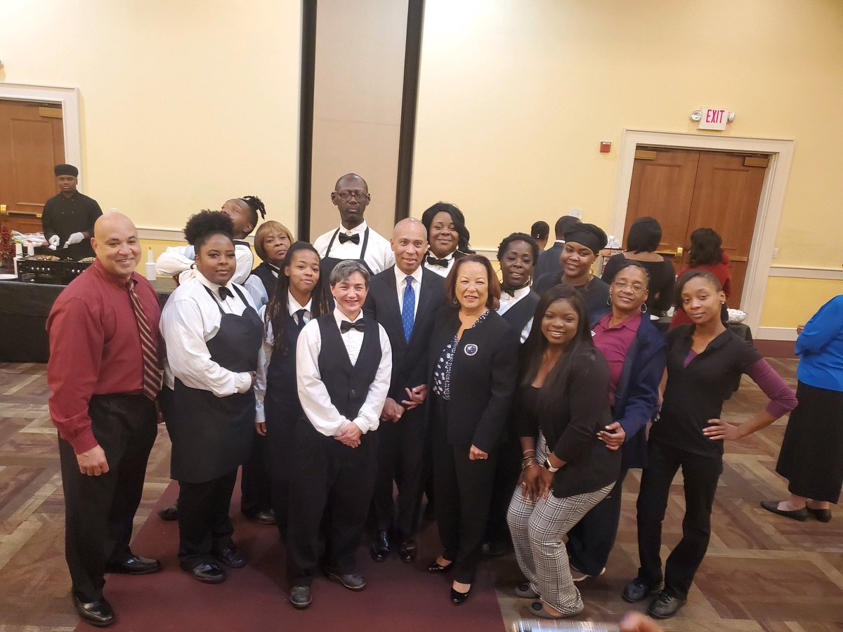 TIDEVINE's tweet photo. After a great meet and greet yesterday, it was great to have @DevalPatrick and his beautiful wife Diane worship with us at #BrooklandBaptist this morning. #ADevineLife #TheLand #2020election #TheRoadToTheWhiteHouseRunsThroughSC #DevalPatrick2020 https://t.co/rBVsK4XheO
