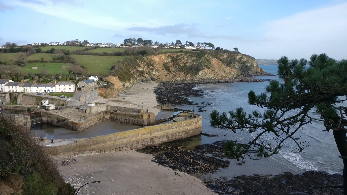 wrptaylor's tweet photo. Nice to check out some old haunts around my home town after @edenparkrun with the family #fakexmas ๐๐๐
#Cornwall #jamfirst https://t.co/Q4fGCh6sTm