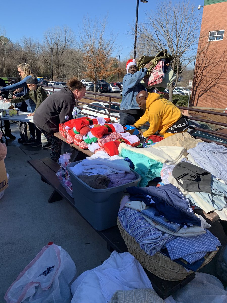 thewingsofarmor's tweet image. What a day serving today @OakCityCares. We served 160 friends &amp;amp; handed out 175 Christmas stockings. We all need to come together and create happiness