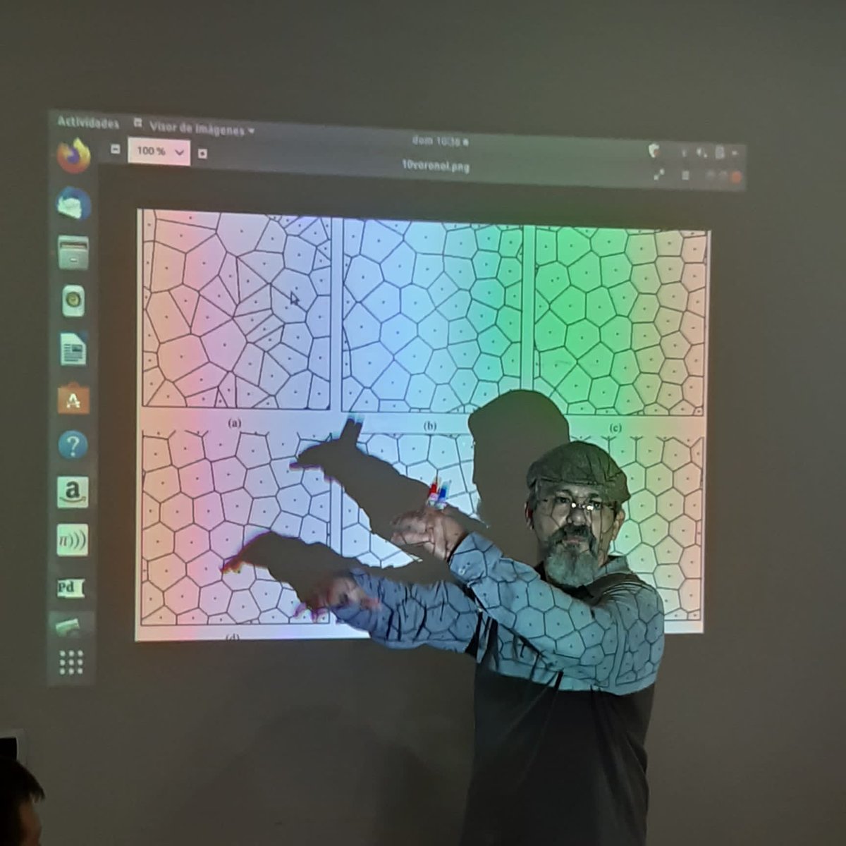 coderdojobag's tweet image. Alberto Azpeitia, inspirado en un twitt de @ClaraGrima nos ha acercado a la figura de Georgy #Voronoi y las teselaciones. Desde aquí nos declaramos fans absolutos de Clara y le invitamos a venir un domingo a vernos. Clara: nuestras niñas necesitan oir tu voz!
#WomenInSTEM