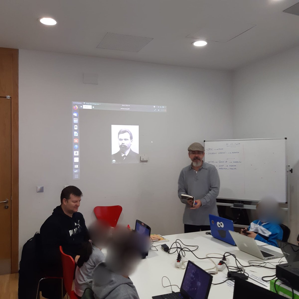 coderdojobag's tweet image. Alberto Azpeitia, inspirado en un twitt de @ClaraGrima nos ha acercado a la figura de Georgy #Voronoi y las teselaciones. Desde aquí nos declaramos fans absolutos de Clara y le invitamos a venir un domingo a vernos. Clara: nuestras niñas necesitan oir tu voz!
#WomenInSTEM