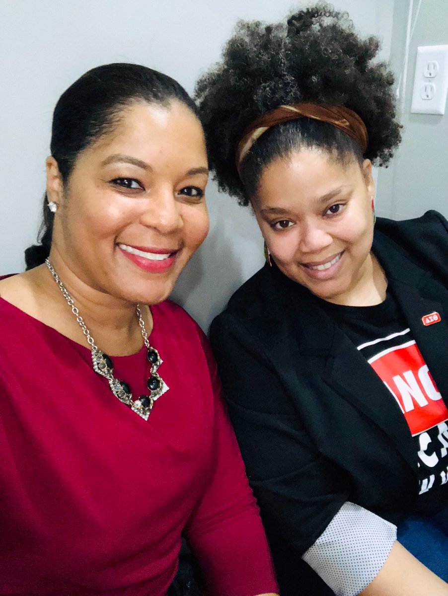 TrapRecruiter's tweet photo. Great time holiday partying with @KimyaNDennisPhD at the @BSNSpeaks Winter Celebration. Thanks to @TheBuzzOnHR for sharing the invite! https://t.co/qw8WD5uP6B