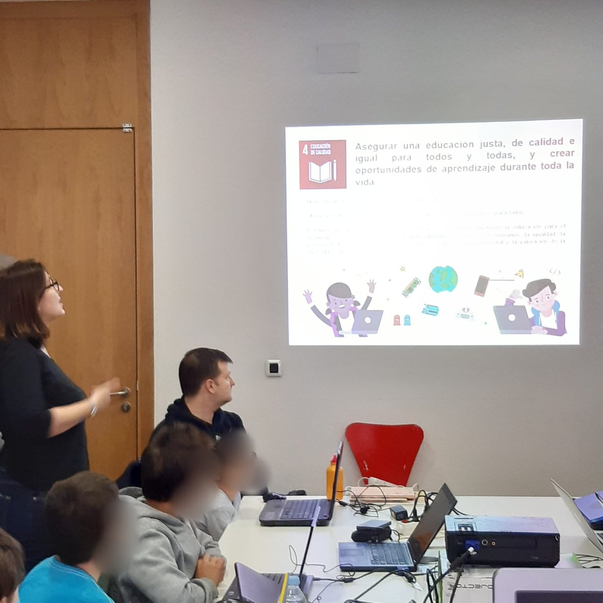 coderdojobag's tweet image. Hoy en #coderdojoBAG , Rosa Mª Cantón, miembro de @Ods_lab nos ha hablado de las conclusiones y acuerdos finales del @COP25CL  y de la relación directa entre @coderdojo y los #ODS en educación de calidad, igualdad de género e innovación.

#ODS4 #ODS5 #ODS 
@Cooper2030ods