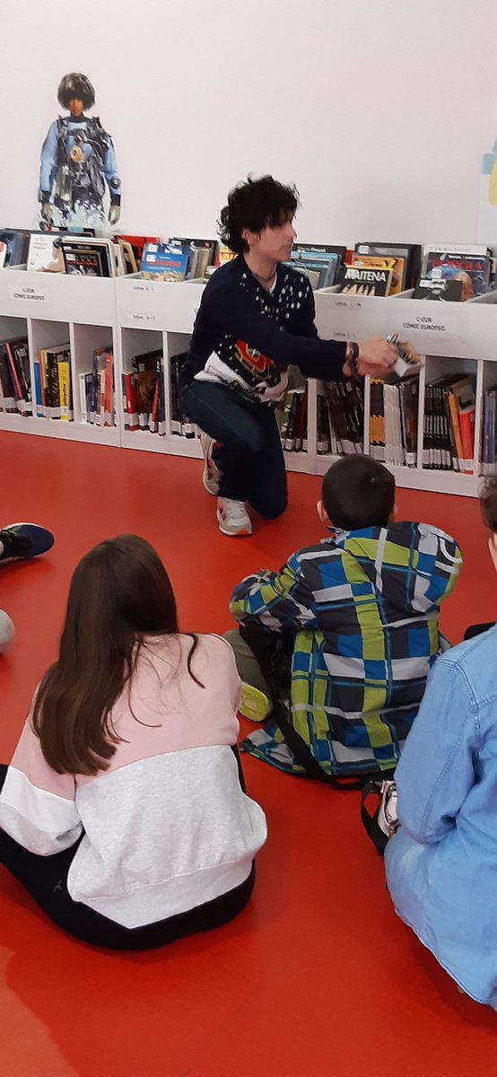 coderdojobag's tweet image. Al final de la mañana, nos ha visitado Damián Rene para mostrarnos su proyecto Neo Tree, desarrollado en @MedialabPrado que visibiliza datos de contaminación atmosférica en una pantalla de leds. Damián ha participado como voluntario en la organización de la Cop25