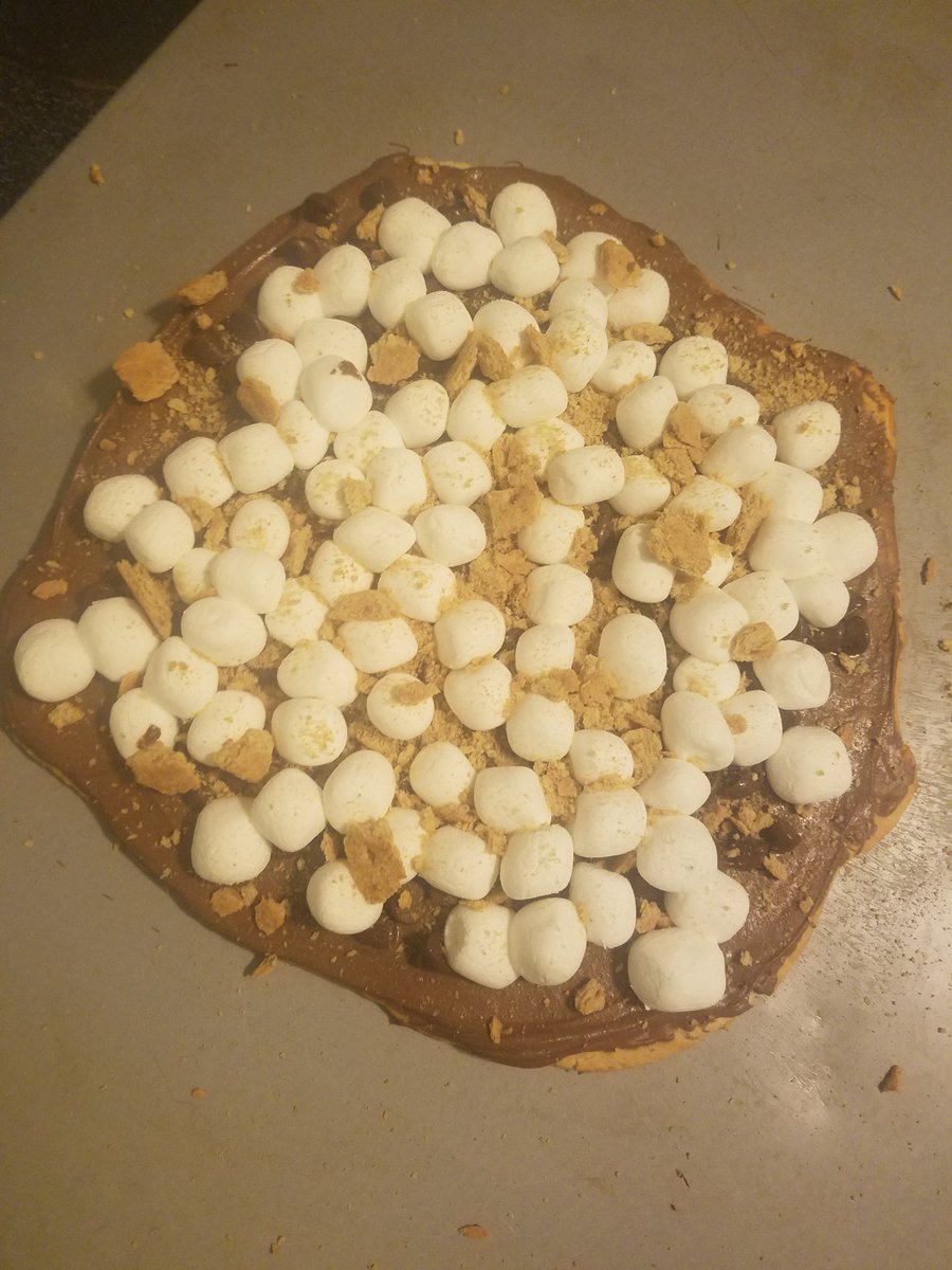NeuschwangerH's tweet photo. Not perfect circles but I'm sure the kids will still enjoy partitioning these treats! @HCPSForestHills @AchievementSch 
#mathteacher #1stgrade  #holidaybaking #SundayFunday #pantherpride #oneweekuntilbreak https://t.co/gWpyzwM6jE