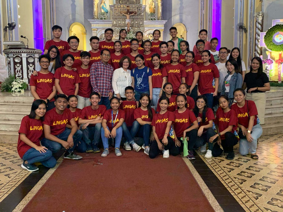 SuperEMan09's tweet photo. Simbang gabi na kagabi. With the PYM Family.😍💙🙏
#Lingas🔥 https://t.co/FeJrEo4Yyx