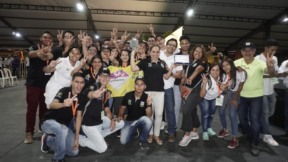 SENA_RValle's tweet photo. #AEstaHora se realiza la premiación del #SolarDecathlon2019.
🥉Hasta el momento el equipo #VRISSACasaSENA alcanzó el tercer lugar en la categoría funcionamiento. https://t.co/QaiW3X9BAs
