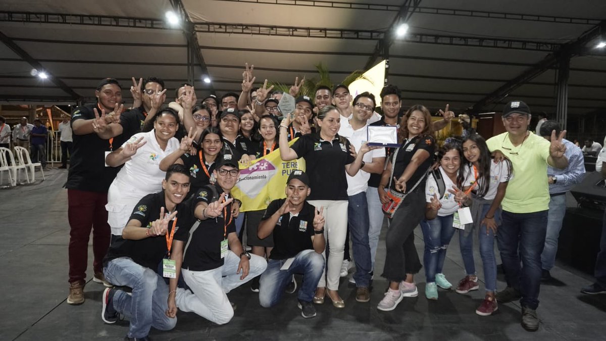 SENA_RValle's tweet photo. #AEstaHora se realiza la premiación del #SolarDecathlon2019.
🥉Hasta el momento el equipo #VRISSACasaSENA alcanzó el tercer lugar en la categoría funcionamiento. https://t.co/QaiW3X9BAs