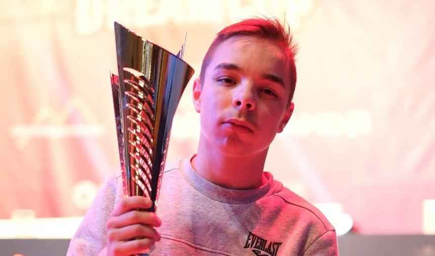 O @RubenLopescr1 conquistou o troféu da <a href="/DreamcupSpain/">Dreamcup</a> <a href="/ClashRoyale/">Clash Royale</a>.

👉 bit.ly/Dreamcup-CR