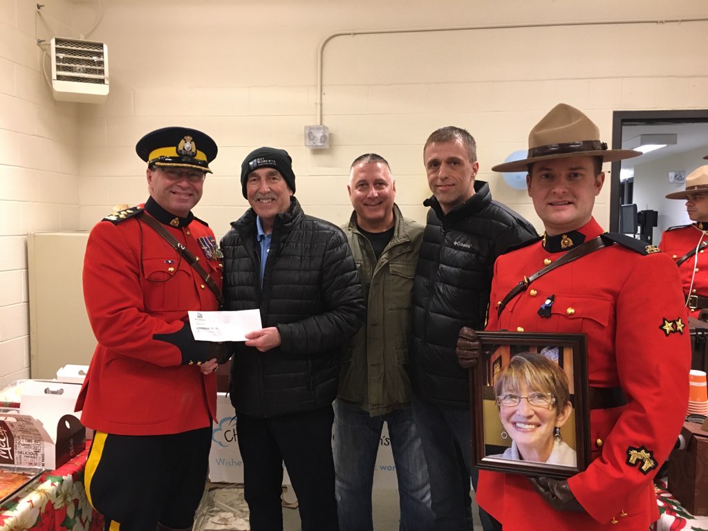 silasbadcock's tweet image. Community Spirit continues  @Town_BayRoberts RCMP Detachment as many groups and organizations gather to support the lighting of the RCMP's children's wish tree. @BayRobertsFire @BR_Mayor @walteryetman