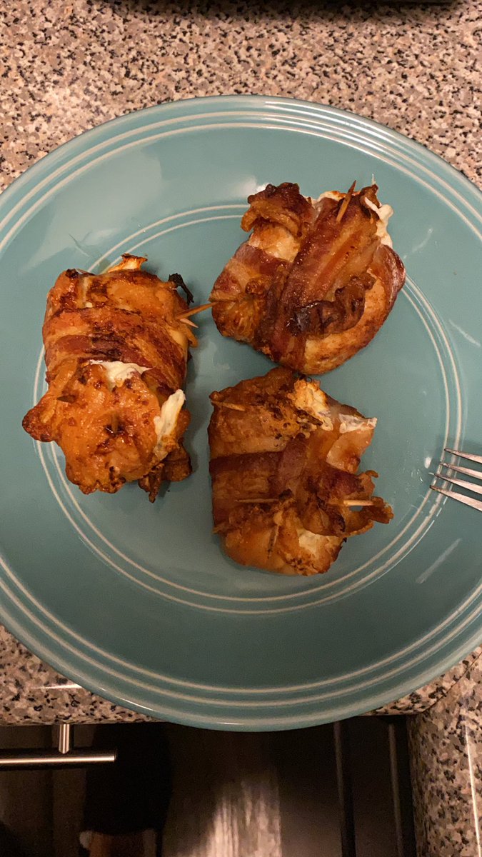 ruiz_c_r's tweet photo. We have a finished product! Air Fryer for the win! #DinnerTime #ChefCarlito https://t.co/DQVXXajE4G