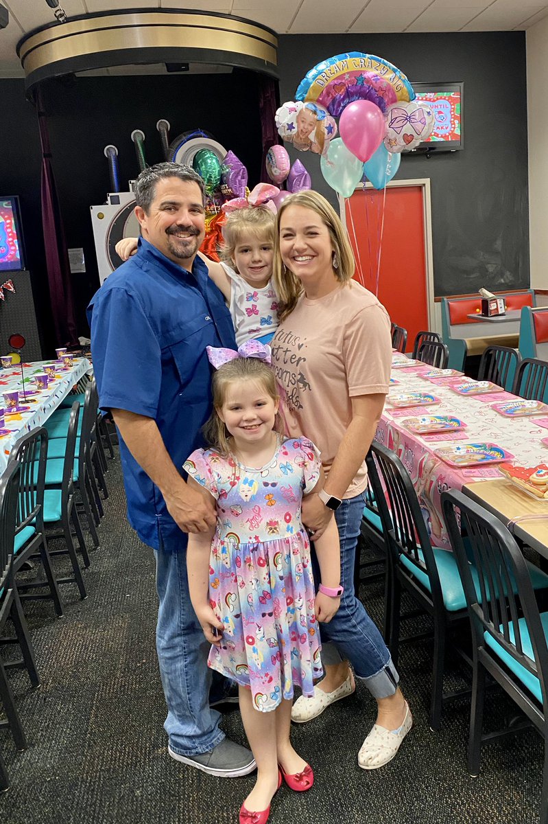 mccorkle_tina's tweet photo. Our baby girl turns 5 tomorrow! Where does the time go? She is sweet, but sassy and super fun! Still gives the best hugs and brightens our days! Love her to the moon and back!! ๐๐
#fiveisfun #creepymouse #makeawish https://t.co/5gdyp8fKfg