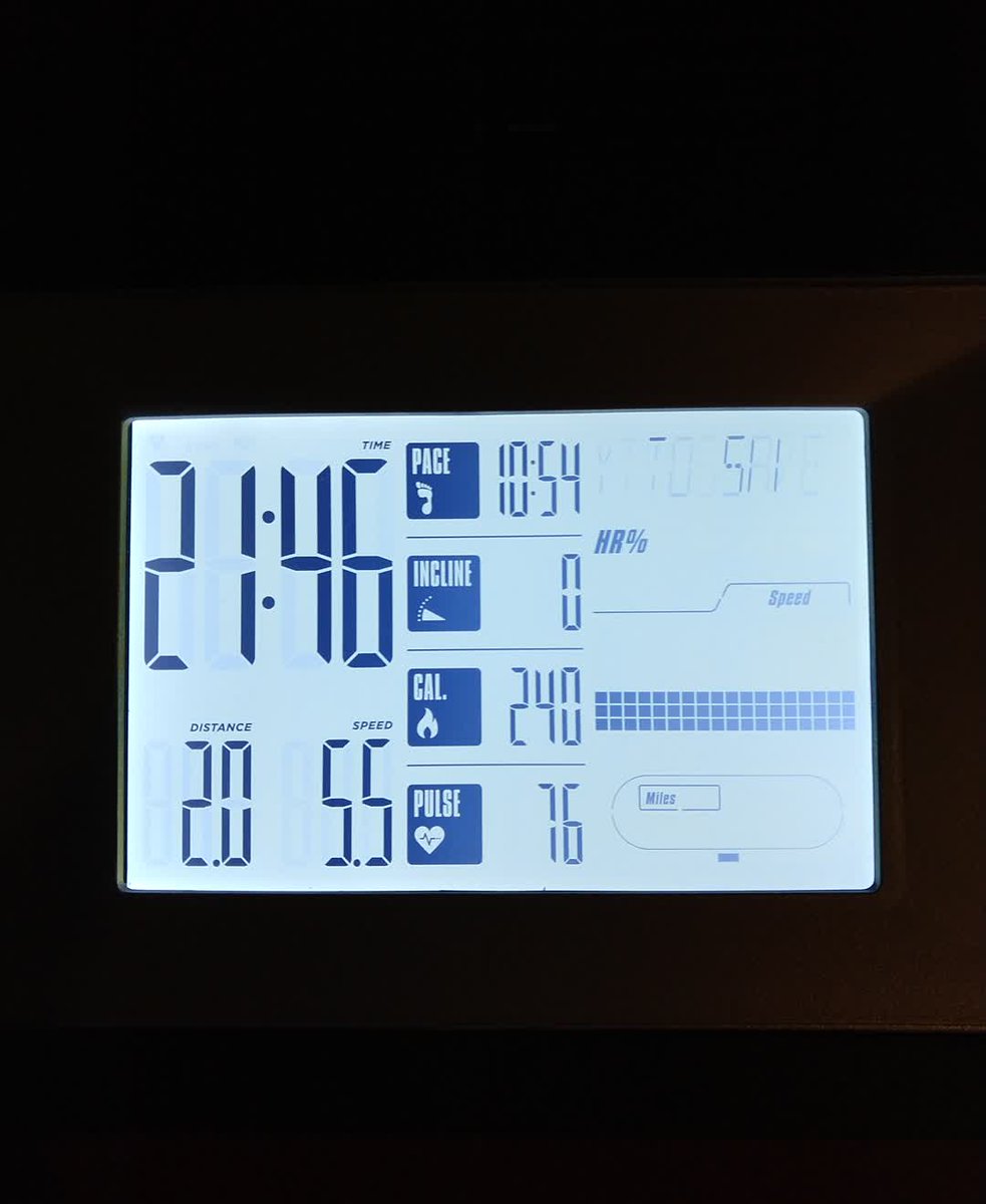 runnerantics's tweet image. Yesterday's late night treadmiles I forgot to post 🙈 Normally I'm not really one for the treadmill but I was FEELING it ✌️
.⠀
#runner #bibchat