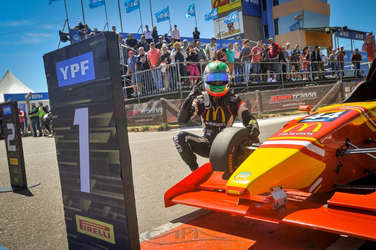 fotokart's tweet photo. Guido Moggia ganó la Carrera 2 de la duodécima fecha del certamen se consagró Campeón Argentino de Fórmula 2.0 Power by Renault en el Autódromo Parque Provincia de Neuquén @GuidoMoggia @charlyespaniol @gomezysmith 
Sponsor @McDonalds_Ar 
@F20Oficial 

Nota https://t.co/7ihxxiWjC7 https://t.co/pR1iNXJSSU