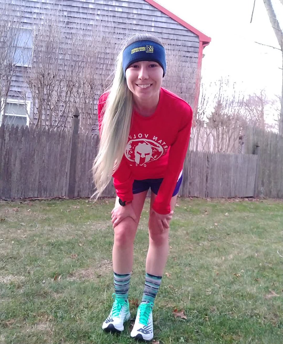 runnerantics's tweet image. When it's so cold you can't feel your face to smile right after only 2 miles 😬⠀
.⠀
#runner #bibchat