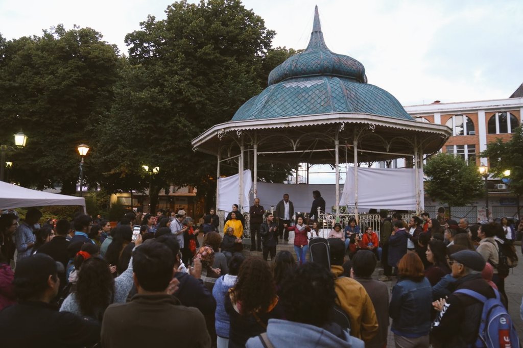 DecideValdivia's tweet photo. Hoy + d 19800 personas votaron, agradecemos al pueblo x la gran lección q junt@s hemos dado a aquellos,q sin importarles nuestra opinión,quisieron callarnos.Gracias a los voluntarios q pusieron garra, fuerza y corazón,y a ustedes x participar d esta gran hazaña #ValdiviaDecide❤️ https://t.co/Gsak6N8FU2