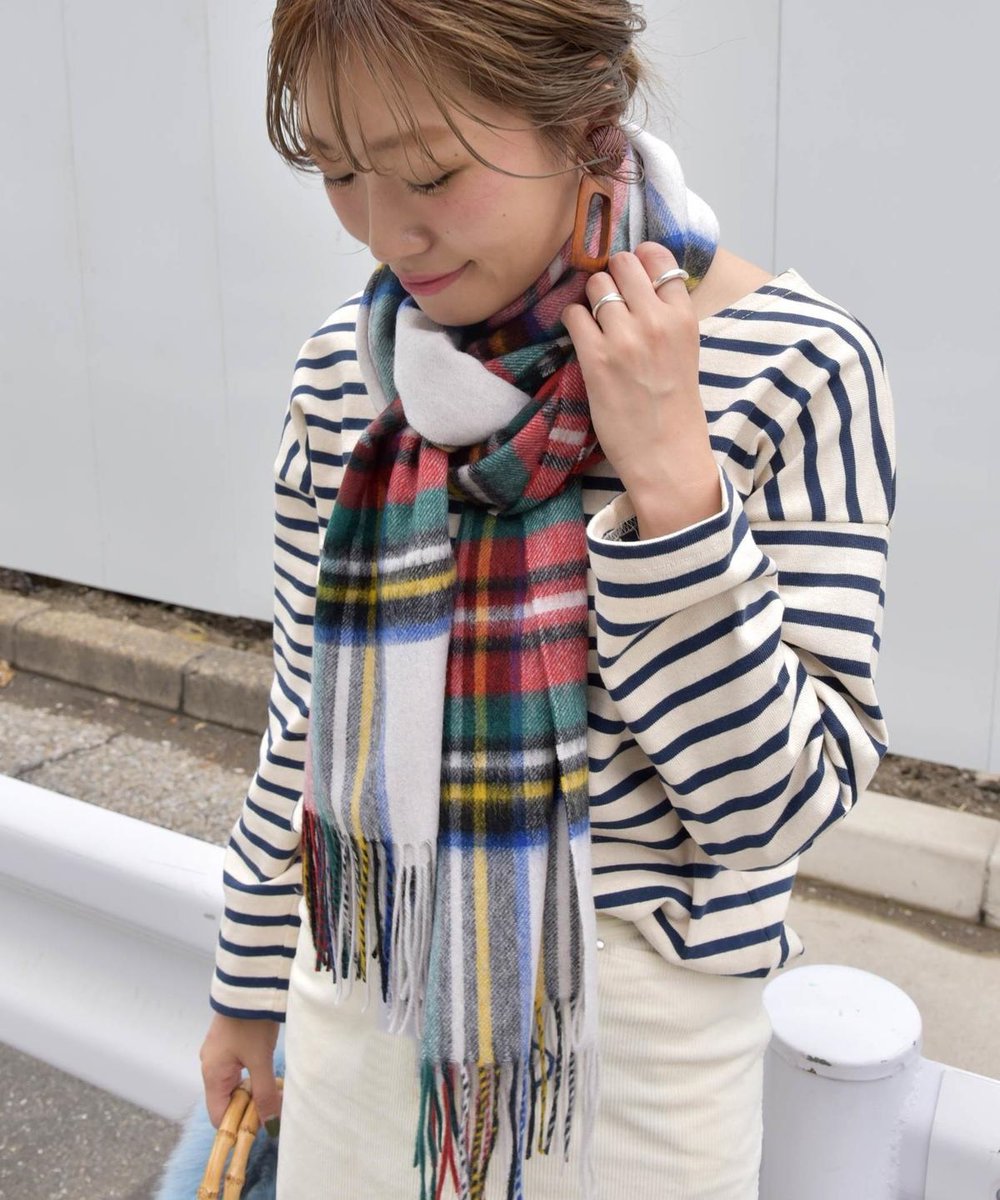 SHIPS_LTD's tweet photo. ほど良くボリュームの出る大きさで使いやすいチェックストール。柔らかくあたたかい素材感で肌触りも◎
https://t.co/uf0J5V7gBv
#khaju #ships #tweedmill #ストール #チェック柄 https://t.co/GxHL1gFz5Y
