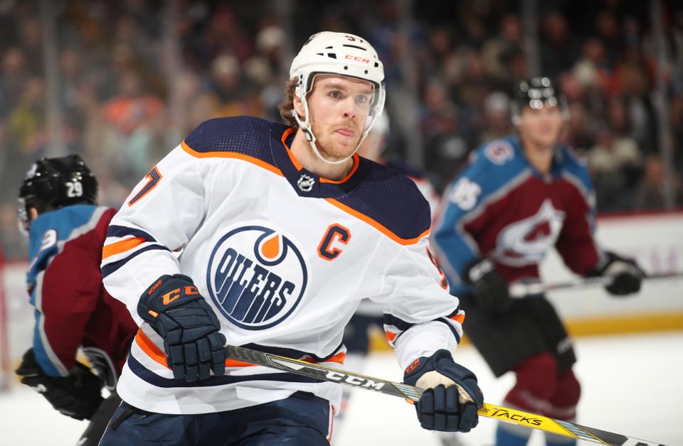 ForbesSports's tweet photo. The NHL’s top ten earners this season will make a combined $159 million. By comparison, the ten highest earners, including endorsements, in the other major sports earn $600 million (NBA), $555 million (soccer), $376 million (NFL) and $315 million (MLB) https://t.co/bnDZxRZJTO https://t.co/xhoHKFwuMl