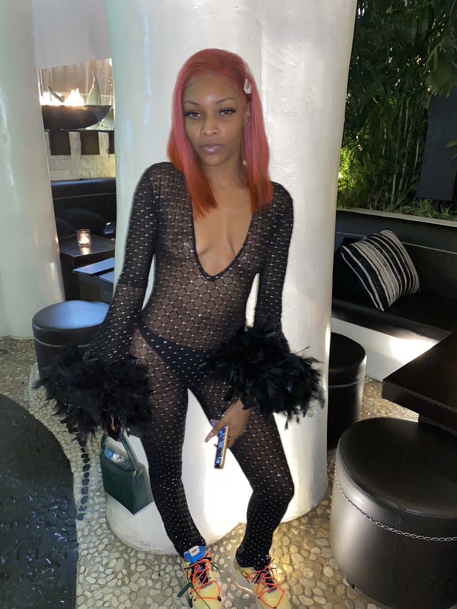 YoFavMilf's tweet photo. DripSeason 💧 https://t.co/RLZsEYh9jd