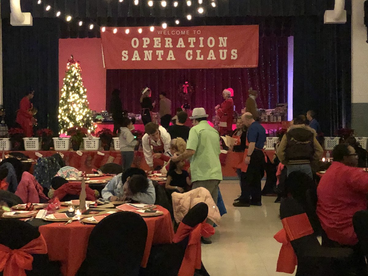 luigimvc's tweet photo. Operation Santa Claus was a huge success! Thank you to the Village of Broadview for including us in this wonderful event. 🎄🎁 #DKE #DeltaKappaEpsilon #Gentleman #Scholar #JollyGoodFellow #BroadviewStrong https://t.co/X75JcJ4Fq5