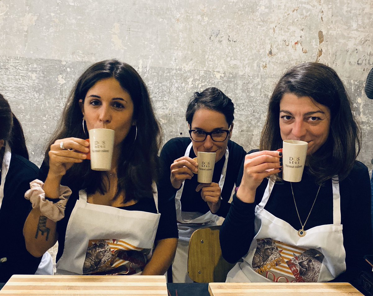 undiaunvi's tweet photo. El #vermouth #dosdeus ens fa una proposta molt xula per aquest Nadal!
👉🏻 #Vermut calent (que no significa escalfar qualsevol vermut), ells han creat dos estils especials per fer-ho!
Gràcies @esterbachs pel descobriment!
#especialnadal #christmastime #vermouthcalent https://t.co/ykAjuDdCcR