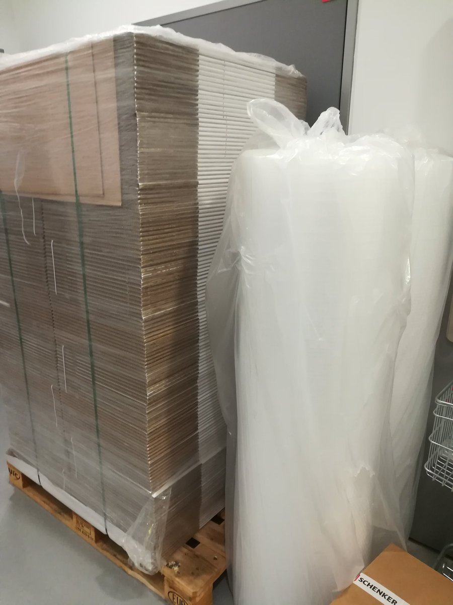 chmoei's tweet photo. #movingboxes The lab moves into the new building. I am scared... #labmoving #dontbreakourinstruments https://t.co/5loN7LOrEl