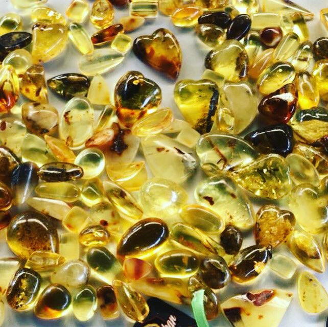 Orjinal damla kehribarlarımız takıtasarım olarak sizlerle buluşacak #pazartesi #hediye #yatişkin #kadın #bay #Tbt