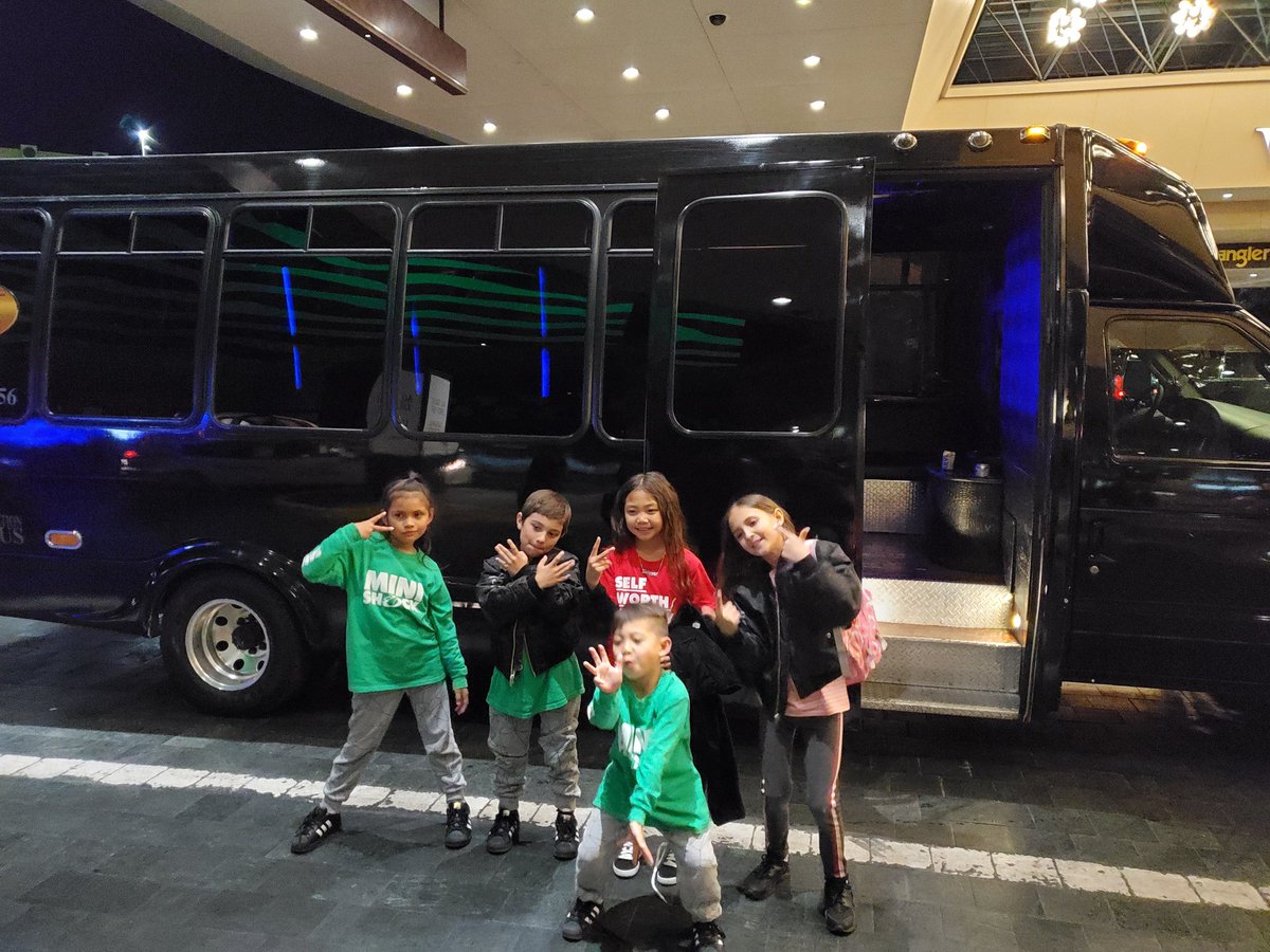 kingrob619's tweet photo. Spur of the moment party bus for the kids!!! #WhatHappensInVegasStaysInVegas #Yolo #minishock https://t.co/YUhwLMxYcr