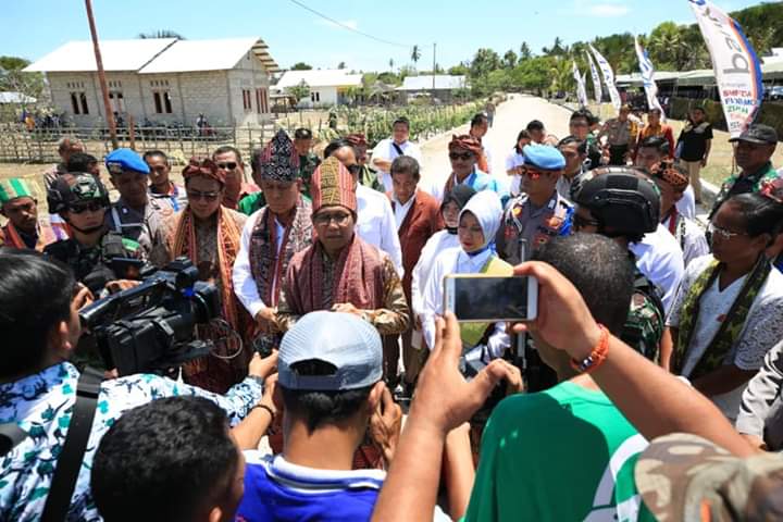Darmisih9's tweet photo. Majukan pembangunan infrastruktur didaerah perbatasan
#DesaPerbatasanUntukNKRI 
@halimiskandarnu 
@anwsanusi 
@imansyukri 
@taufikmadjid71 
@tpp_kemendes 
@TppiTebo https://t.co/fk3ArIcGWZ