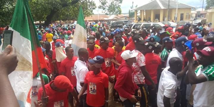 Real_BinmaLik's tweet photo. When he produced (F-caps&amp;T-shirt) in multiple fold (thousands), to ginger and spicy #GYBCEDO campaign for his supporters, it became a problem for them because they failed to do it while we all appreciate him.
@ed_onoja @ChiefAsuku https://t.co/CKBkf6EGLk